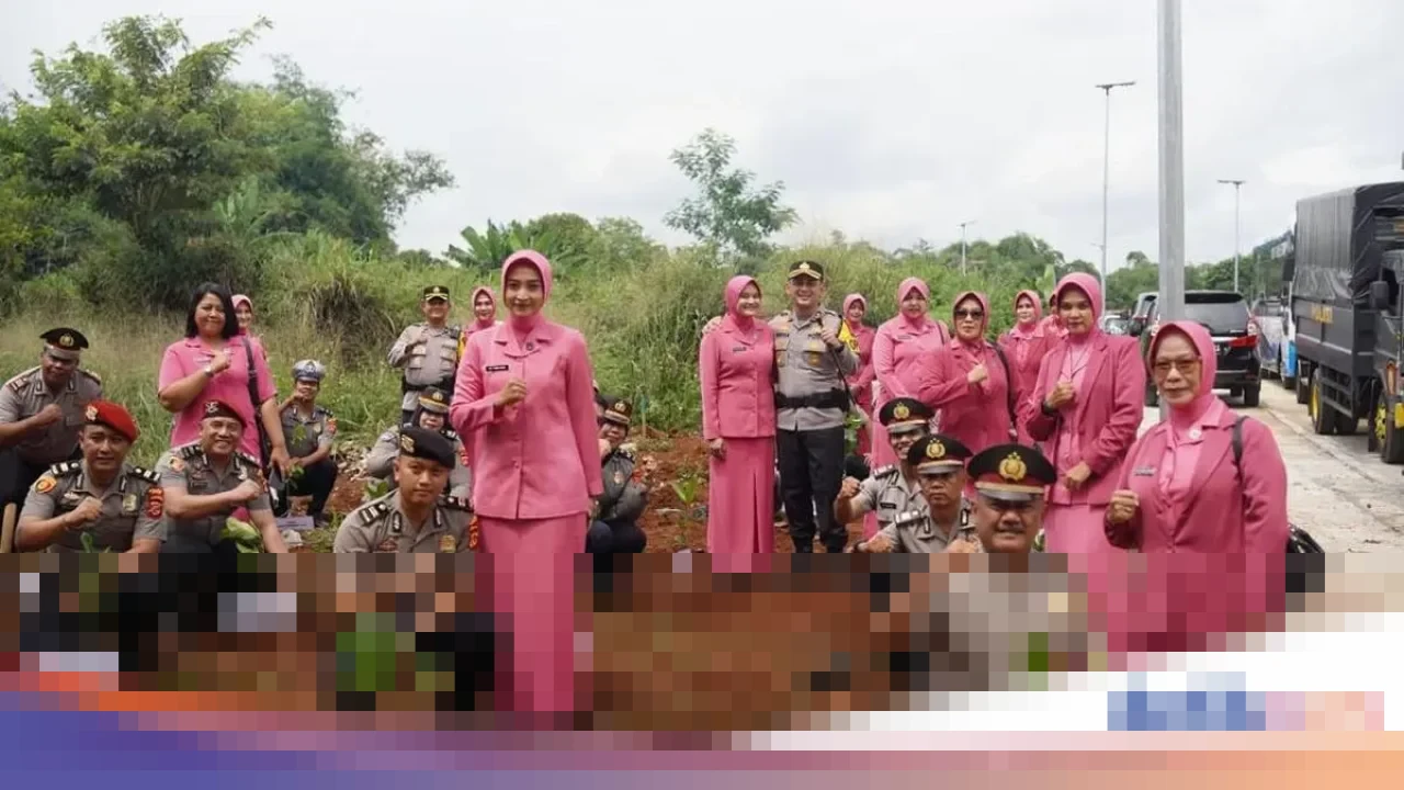 Polres Bogor Gelar Upacara Kenaikan Pangkat, Tanam Pohon Wujudkan Empati Bencana Nasional Polres Bogor Gelar Upacara Kenaikan Pangkat, Tanam Pohon Wujudkan Empati Bencana Nasional
