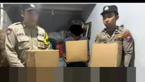 Polres Lamongan Amankan Ratusan Botol Miras Ilegal dari Kediaman Warga di Brondong