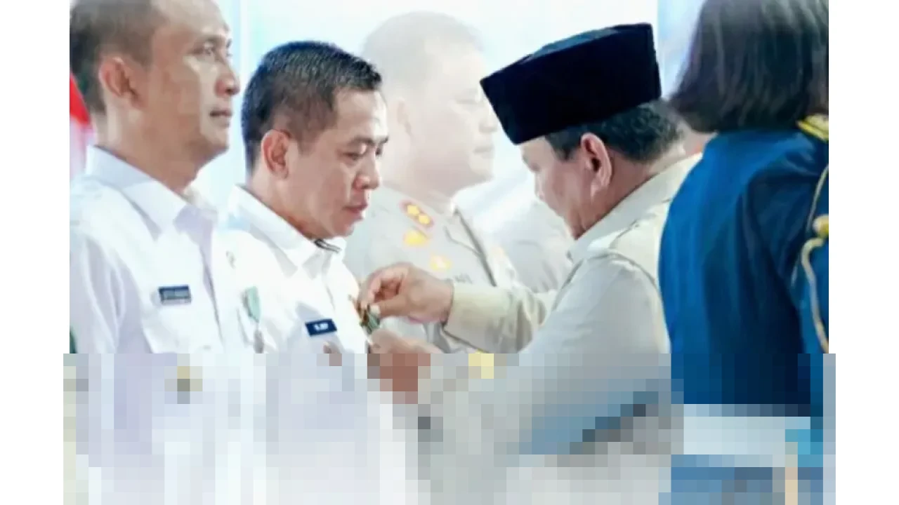 Prabowo Anugerahi Bupati Karawang Satyalancana Wira Karya, Umumkan Swasembada Pangan 2025 Prabowo Anugerahi Bupati Karawang Satyalancana Wira Karya, Umumkan Swasembada Pangan 2025