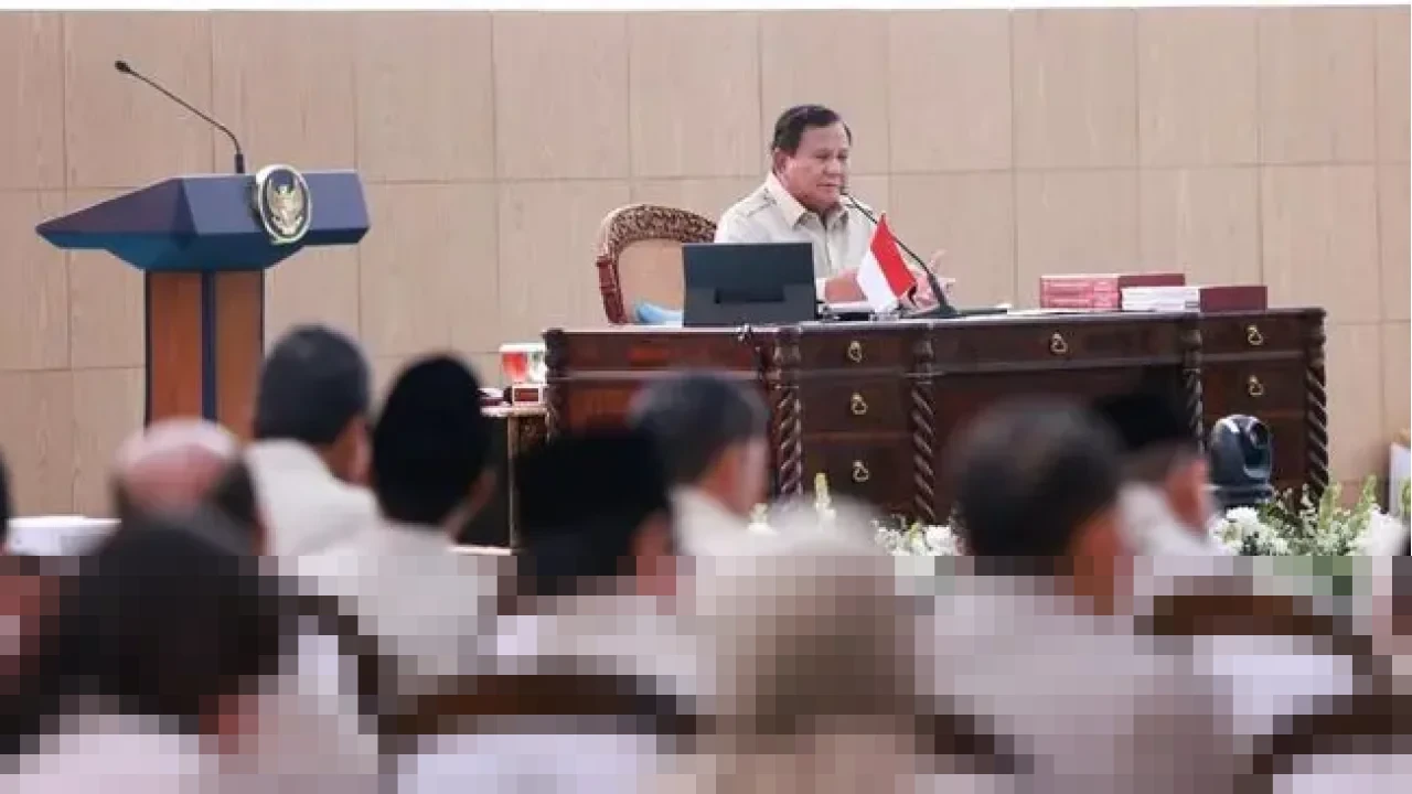 Prabowo Arahkan Menteri Fokus Program Kerakyatan, Kedaulatan Energi-Pangan, dan Kesatuan Komando di Retret Hambalang