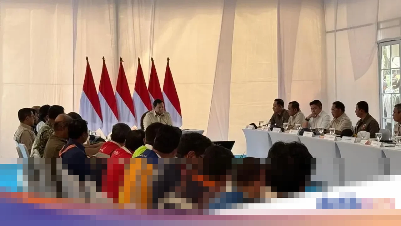 Prabowo: Kita Akan Operasi Besar Pendalaman Sungai di Lokasi Bencana Sumatera