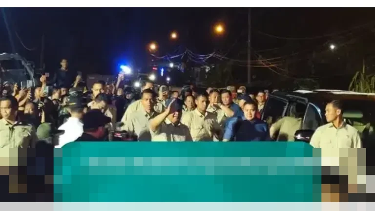 Prabowo: “Pemerintah Tak Akan Tinggalkan Saudara” di Pengungsian Tapanuli Selatan Prabowo: “Pemerintah Tak Akan Tinggalkan Saudara” di Pengungsian Tapanuli Selatan