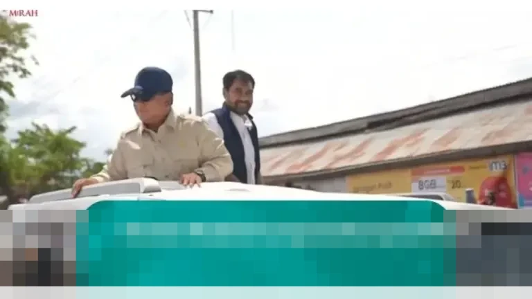 Prabowo Subianto Tinjau Pembangunan Rumah Hunian Danantara di Aceh Tamiang, Semobil Bersama Mualem