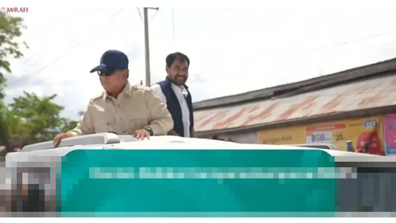 Prabowo Subianto Tinjau Pembangunan Rumah Hunian Danantara di Aceh Tamiang, Semobil Bersama Mualem