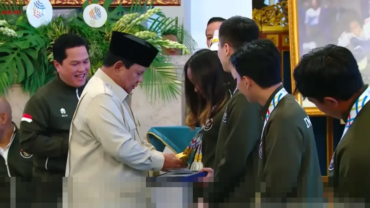 Prabowo Terkesima, Hitung Langsung 7 Medali Martina Ayu di Penyerahan Bonus SEA Games Prabowo Terkesima, Hitung Langsung 7 Medali Martina Ayu di Penyerahan Bonus SEA Games