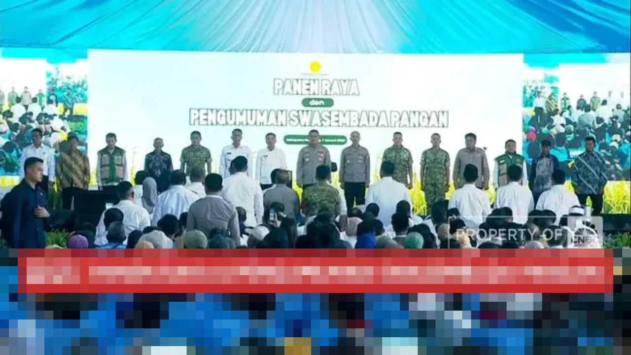 Presiden Prabowo Anugerahkan Tanda Kehormatan kepada Kontributor Swasembada Pangan Nasional di Karawang Presiden Prabowo Anugerahkan Tanda Kehormatan kepada Kontributor Swasembada Pangan Nasional di Karawang
