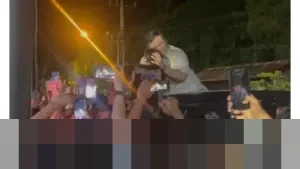 Presiden Prabowo Sapa Warga dan Peluk Anak di Pengungsian Batu Hula Tapanuli Selatan