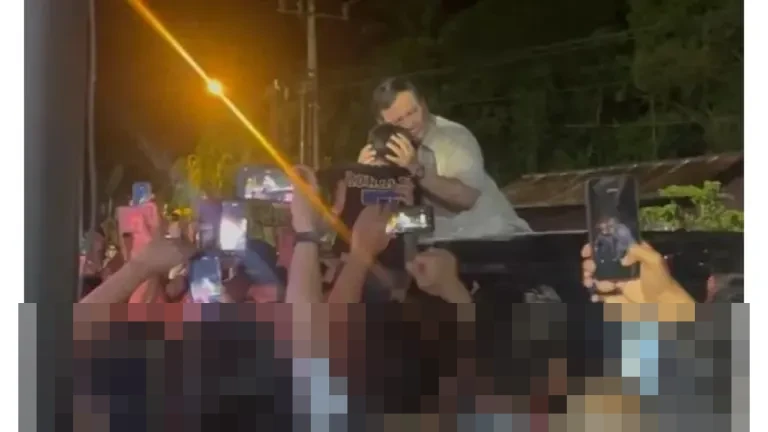 Presiden Prabowo Sapa Warga dan Peluk Anak di Pengungsian Batu Hula Tapanuli Selatan