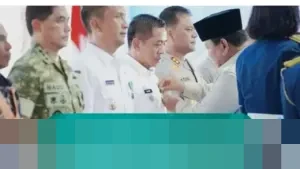 Presiden Prabowo Sematkan Satyalancana Wira Karya kepada Bupati Karawang Aep Syaepuloh: Jaga Lumbung Padi Nasional