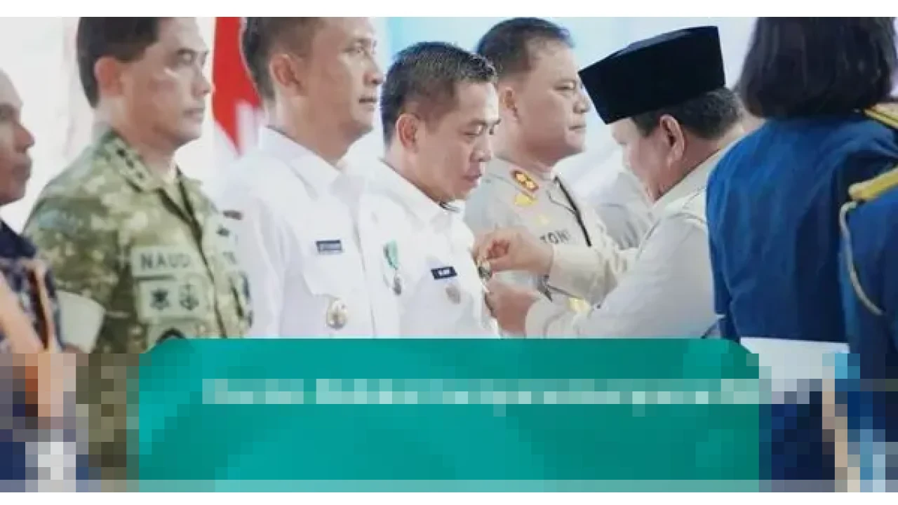Presiden Prabowo Sematkan Satyalancana Wira Karya kepada Bupati Karawang Aep Syaepuloh: Jaga Lumbung Padi Nasional