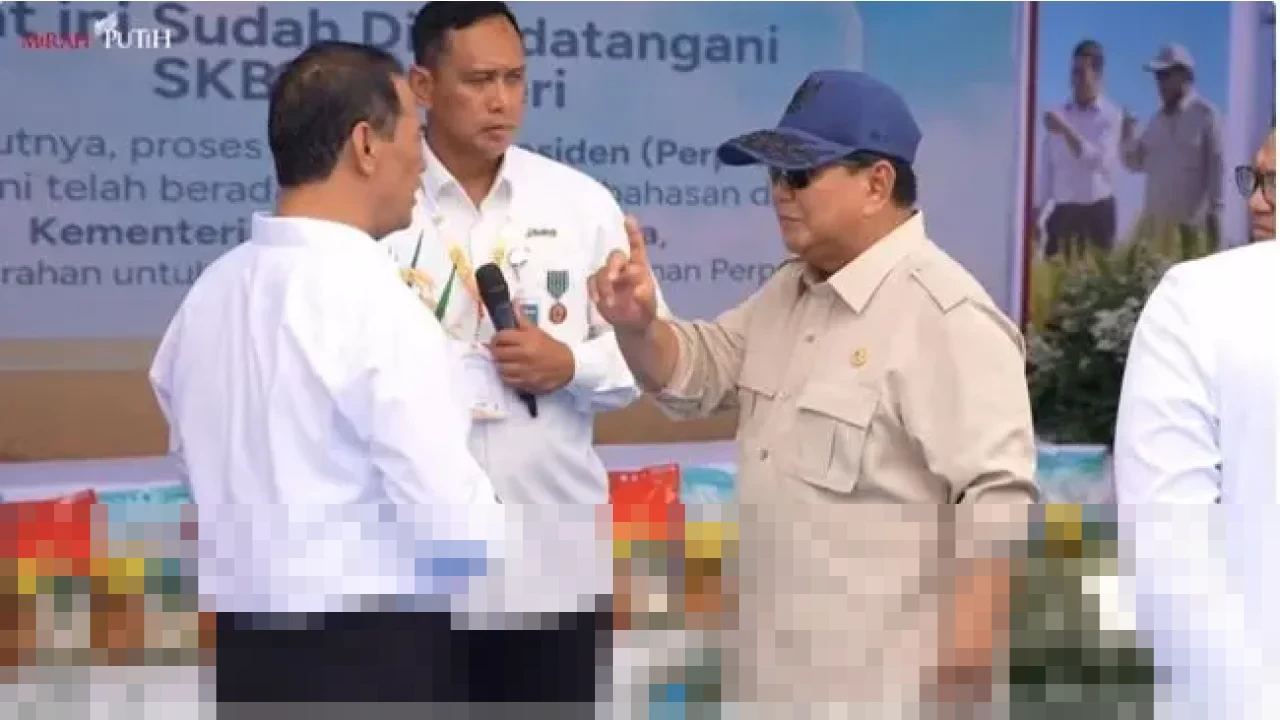 Presiden Prabowo Tinjau Stan Bulog di Karawang Jelang Deklarasi Swasembada Pangan Nasional