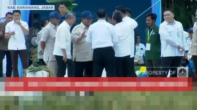Presiden Prabowo Tinjau Tanam dan Panen Padi di Karawang, Deklarasikan Swasembada Beras 2025 Presiden Prabowo Tinjau Tanam dan Panen Padi di Karawang, Deklarasikan Swasembada Beras 2025