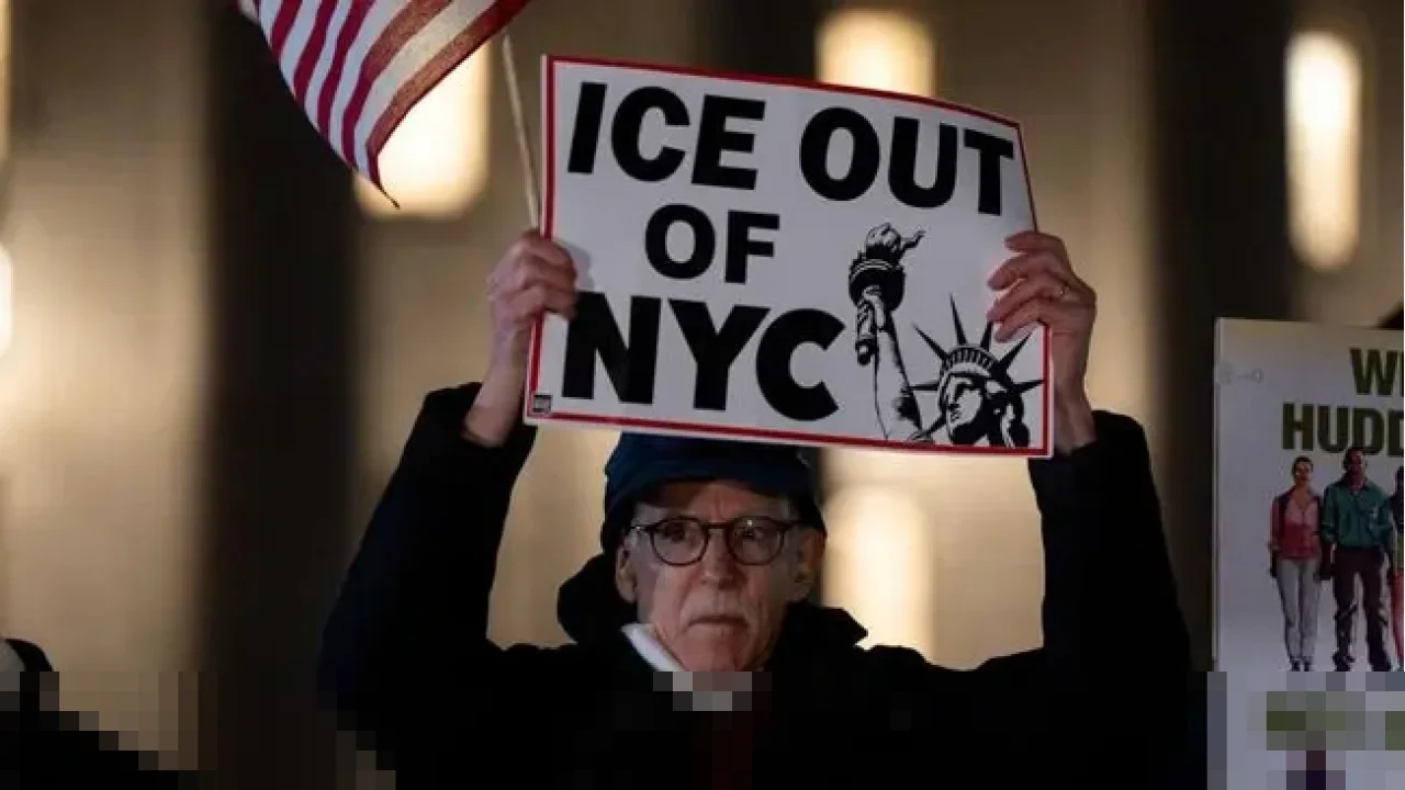 Protes Massif Guncang New York: Warga AS Kecam Penembakan Fatal oleh Agen Imigrasi
