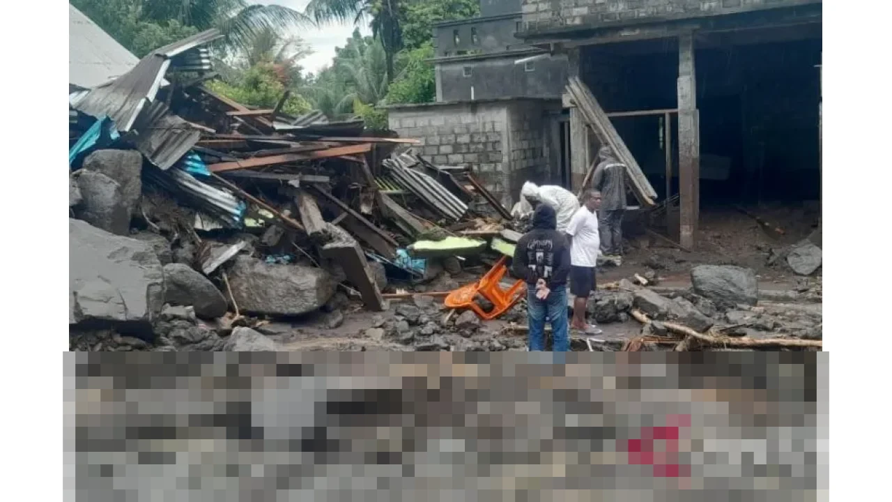 Pulau Siau Diterjang Banjir Bandang Dini Hari, Sejumlah Permukiman Terendam Lumpur dan Warga Panik Pulau Siau Diterjang Banjir Bandang Dini Hari, Sejumlah Permukiman Terendam Lumpur dan Warga Panik