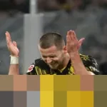 Pulih dari Cedera, Waldemar Anton Siap Bela Borussia Dortmund Kontra Eintracht Frankfurt