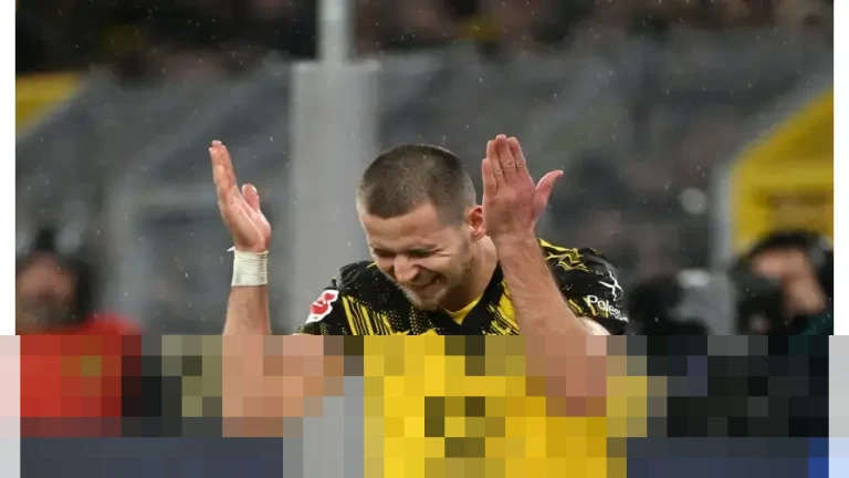 Pulih dari Cedera, Waldemar Anton Siap Bela Borussia Dortmund Kontra Eintracht Frankfurt