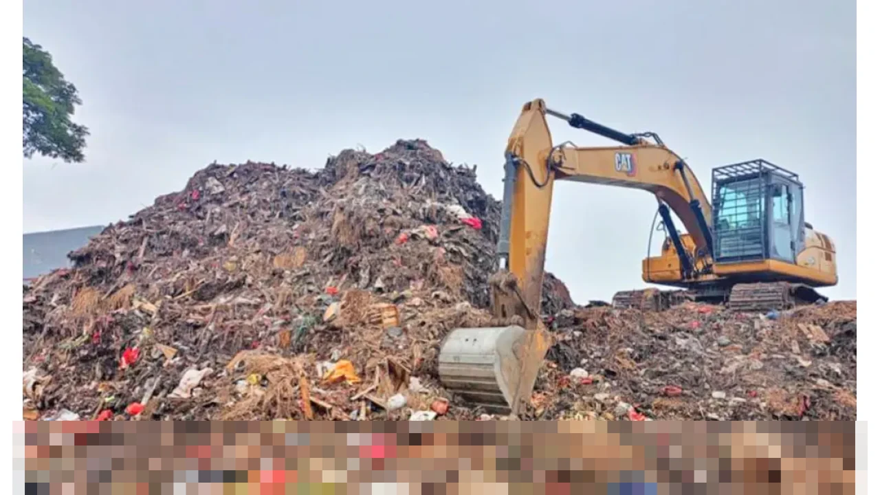 Puluhan Armada DLH DKI Dikerahkan, Tumpukan Sampah di Pasar Induk Kramat Jati Mulai Diangkut Puluhan Armada DLH DKI Dikerahkan, Tumpukan Sampah di Pasar Induk Kramat Jati Mulai Diangkut