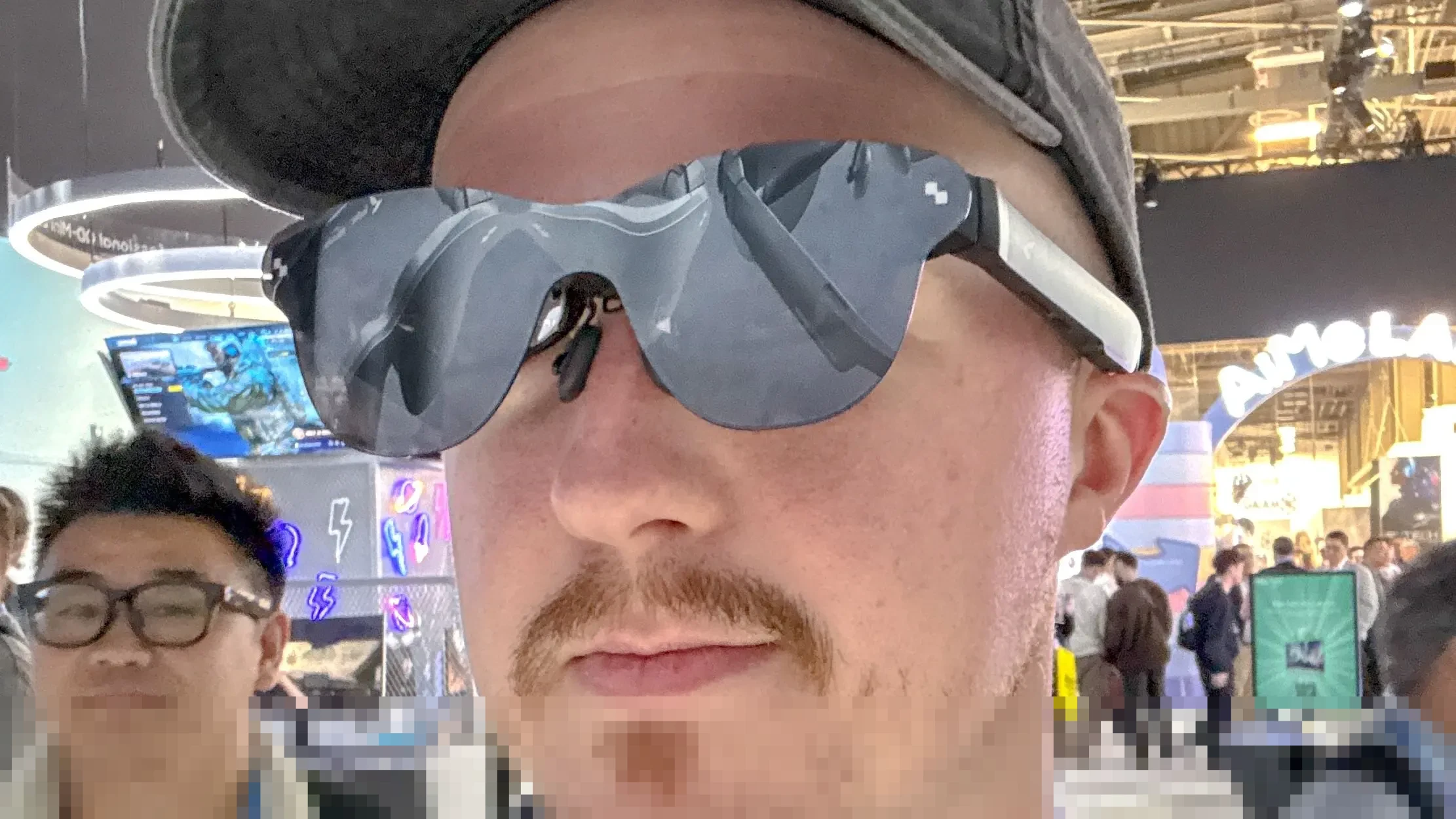 RayNeo Air 4 Pro: Kacamata AR Pertama Dunia dengan HDR10, Visual 200 Inci Bak Layar Bioskop Pribadi