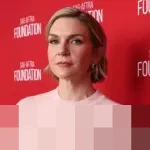 Rhea Seehorn Ungkap Peran Awalnya sebagai ‘Penyihir Tutorial’ di Game PC Magic The Gathering 1997