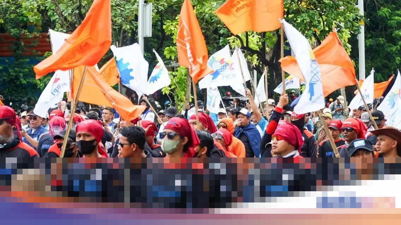 Ribuan Buruh Kembali Gelar Demo Tolak UMP DKI 2026 di Istana, 1.659 Personel Disiagakan