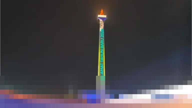 Ribuan Warga Padati Monas, Saksikan Atraksi Video Mapping dan Hitung Mundur Tahun Baru 2026 Ribuan Warga Padati Monas, Saksikan Atraksi Video Mapping dan Hitung Mundur Tahun Baru 2026