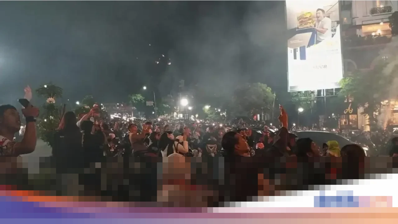 Ribuan Warga Padati Tugu Kujang Bogor Rayakan Malam Tahun Baru 2026, Lalu Lintas Macet