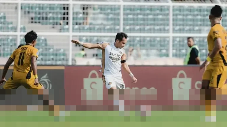 Riekerink dan Kambuaya Kritik Keras Wasit Erpan Efendi usai Struick Dikartu Merah