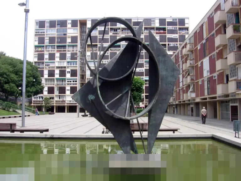 Ritme Malam Cengkareng: Suara Pukulan Tiang Listrik, Penjaga Ketenangan Warga di Tengah Modernisasi