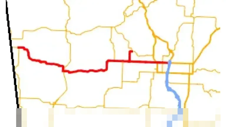 Saksi Bisu Ibu Kota: Tiang Listrik di Jakarta, dari Papan Iklan Liar hingga Penanda Ronda Malam