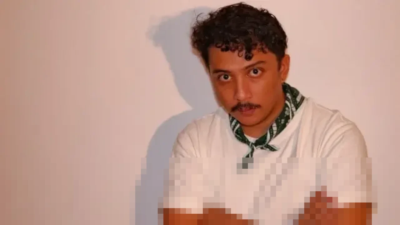 Sal Priadi Klarifikasi Foto Bareng Sitok Srengenge yang Viral, Tegaskan Tak Bela Pelaku