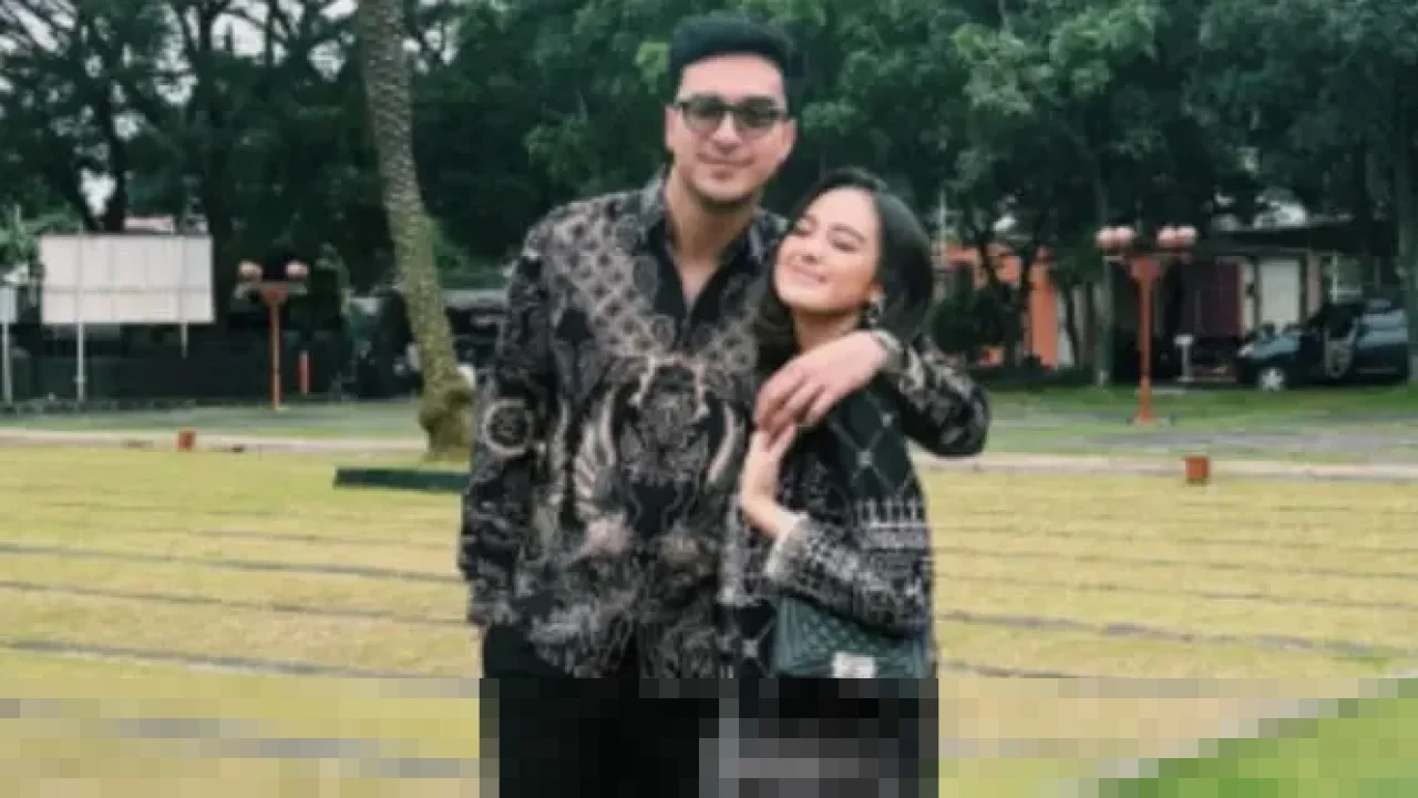 Salshabilla Adriani dan Ibrahim Risyad Kompak Tutup Kolom Komentar, Tanggapi Isu Rumah Tangga yang Memanas Salshabilla Adriani dan Ibrahim Risyad Kompak Tutup Kolom Komentar, Tanggapi Isu Rumah Tangga yang Memanas