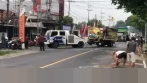 Seorang Ibu Tewas Ditabrak Truk Pengangkut Cabai di Mojokerto, Polisi Selidiki Penyebabnya