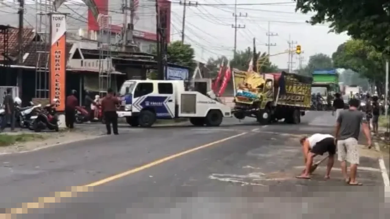 Seorang Ibu Tewas Ditabrak Truk Pengangkut Cabai di Mojokerto, Polisi Selidiki Penyebabnya