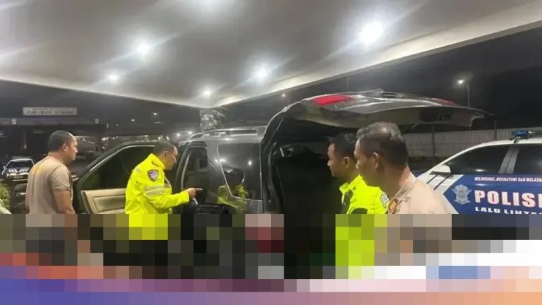 Sopir Fortuner Penimbun Solar Subsidi Terjatuh ke Parit Saat Berupaya Kabur di Tol Jagorawi