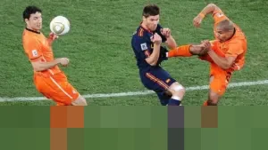 Tendangan Brutal Liga 4 Jatim: Hilmi Hantam Firman, Ingatkan Aksi De Jong ke Xabi Alonso