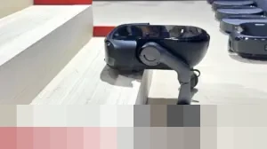 Terkesima di CES 2026: Roborock Saros Rover, Robot Vakum Berkaki Dua yang Mampu Panjat Tangga dan Melompat