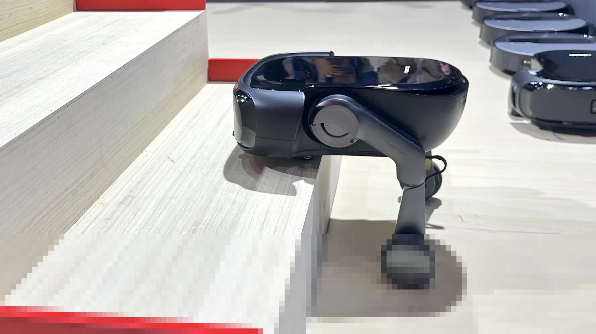 Terkesima di CES 2026: Roborock Saros Rover, Robot Vakum Berkaki Dua yang Mampu Panjat Tangga dan Melompat Terkesima di CES 2026: Roborock Saros Rover, Robot Vakum Berkaki Dua yang Mampu Panjat Tangga dan Melompat