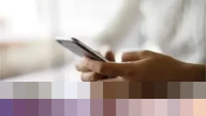 Terlanjur Berdering Saat Salat? Pahami Hukum dan Batasan Gerakan Mematikan Ponsel Anda