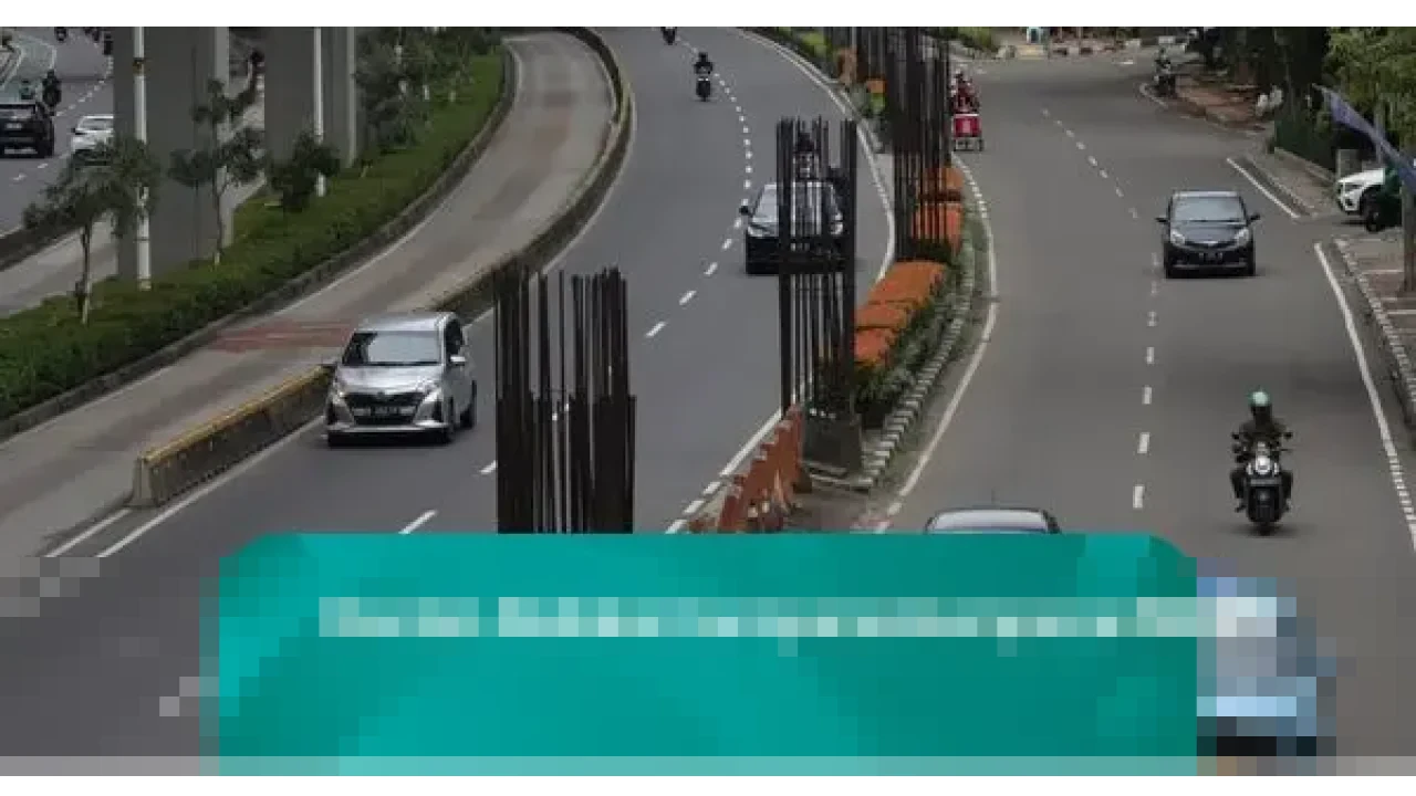 Tiang Monorel Mangkrak di Jalan Rasuna Said Tetap Berdiri, Pemprov DKI Targetkan Pembersihan Januari 2026 Tiang Monorel Mangkrak di Jalan Rasuna Said Tetap Berdiri, Pemprov DKI Targetkan Pembersihan Januari 2026