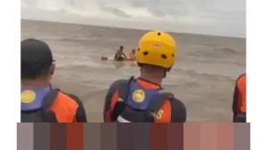 Tiga ABK Selamat dari Maut Usai Kapal Barang Tenggelam Dihantam Ombak di Perairan Kuala Pangkal Duri Jambi