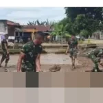 TNI Kerahkan Prajurit Bantu Warga Rejang Lebong Bersihkan Lumpur Pascabanjir Bandang