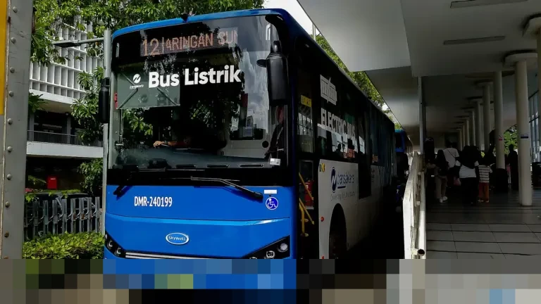 Transjakarta Tanggapi Viral Pemeriksaan Penumpang Usai Ponsel Hilang di Bus L13E Puri Beta 2 Transjakarta Tanggapi Viral Pemeriksaan Penumpang Usai Ponsel Hilang di Bus L13E Puri Beta 2