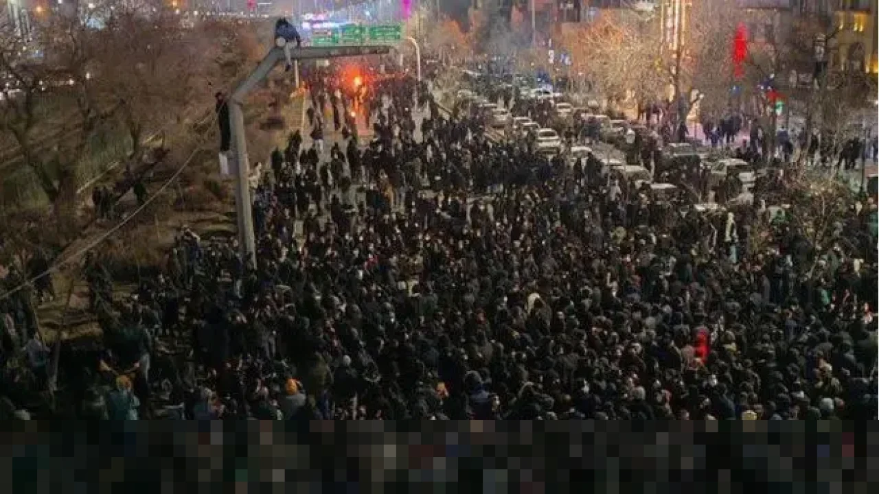 Trump Peringatkan Keras Iran di Tengah Protes Meluas: ‘Sebaiknya Jangan Mulai Menembak’