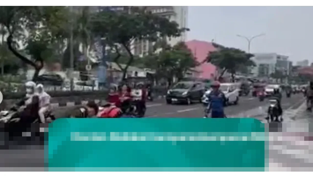 Tumpahan Minyak di Jalan Margonda Depok Sebabkan Sejumlah Pengendara Motor Terjatuh