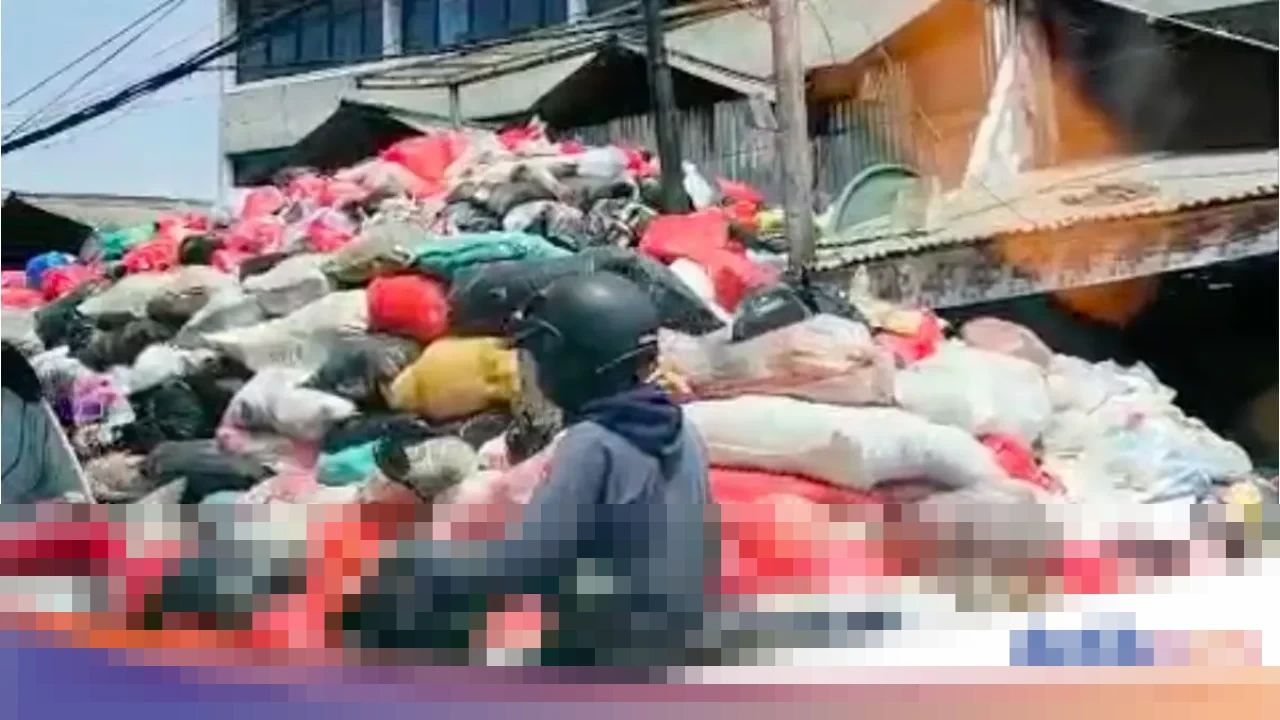 Tumpukan Sampah di Pasar Cimanggis Tangsel Meluber ke Jalan, Warga Keluhkan Bau Busuk dan Ancaman Kesehatan Tumpukan Sampah di Pasar Cimanggis Tangsel Meluber ke Jalan, Warga Keluhkan Bau Busuk dan Ancaman Kesehatan