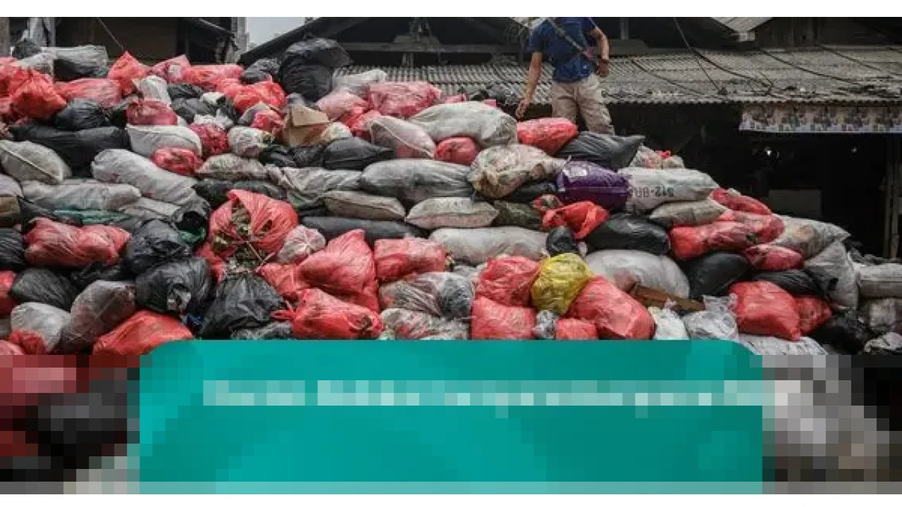 Tumpukan Sampah Masih Menggunung, Pemkot Tangsel Perpanjang Status Darurat 14 Hari Tumpukan Sampah Masih Menggunung, Pemkot Tangsel Perpanjang Status Darurat 14 Hari