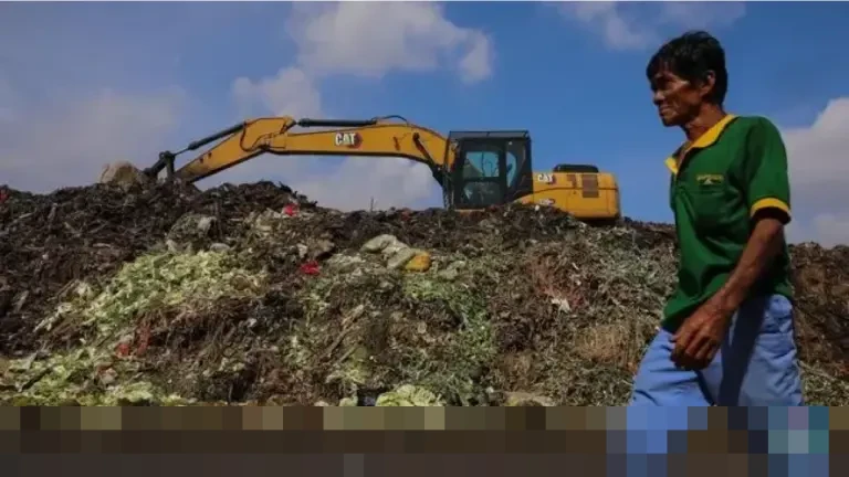 Tumpukan Sampah Menggunung di Pasar Induk Kramat Jati, Pengelola Ungkap Keterbatasan Armada DLH Tumpukan Sampah Menggunung di Pasar Induk Kramat Jati, Pengelola Ungkap Keterbatasan Armada DLH