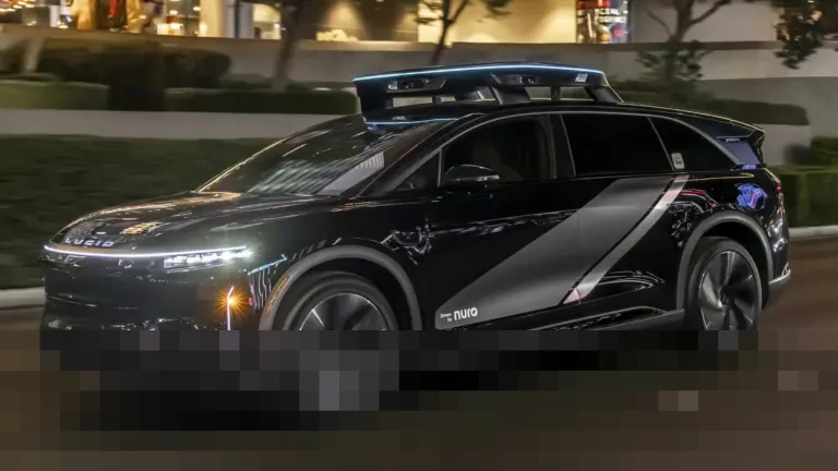 Uber dan Lucid Perkenalkan Robotaksi Produksi Massal di CES, Siap Layani Penumpang Global Uber dan Lucid Perkenalkan Robotaksi Produksi Massal di CES, Siap Layani Penumpang Global