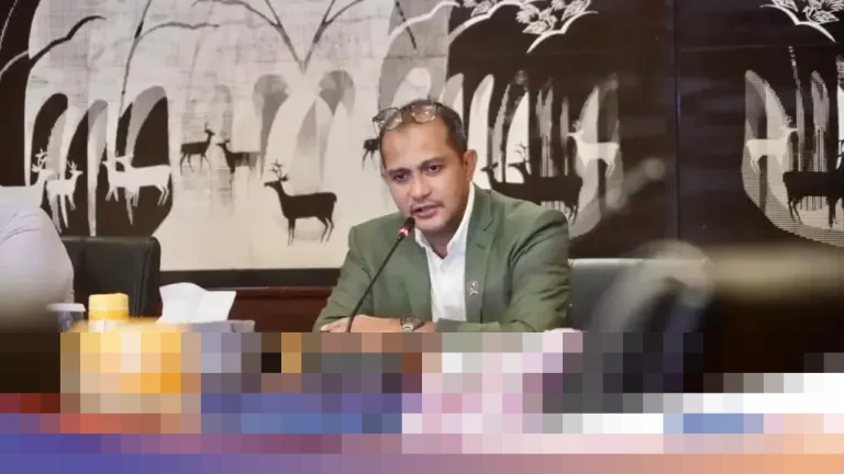 Wamenkum Eddy Hiariej Tegaskan Pasal 256 KUHP: Demonstrasi Wajib Pemberitahuan, Bukan Izin, Demi Ketertiban Umum Wamenkum Eddy Hiariej Tegaskan Pasal 256 KUHP: Demonstrasi Wajib Pemberitahuan, Bukan Izin, Demi Ketertiban Umum