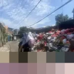 Warga Depok Protes, Tumpukan Sampah Meluber Tutupi Akses Jalan Sejak Awal Tahun